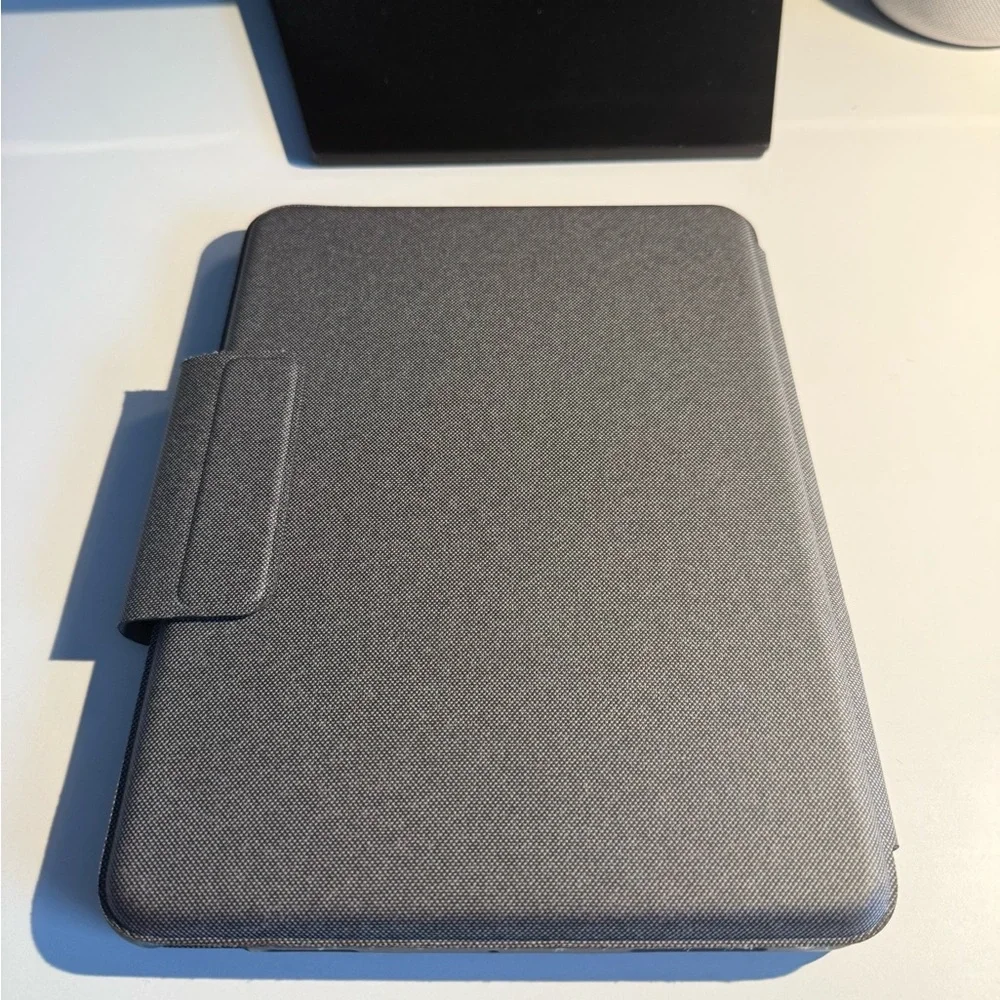 Logitech - Folio Touch Keyboard Folio for iPad Air 11